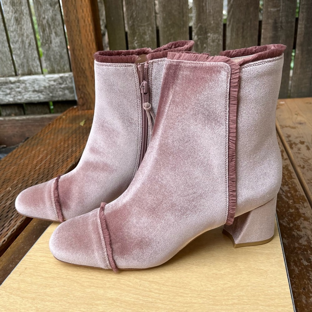 Stuart Weitzman Onthefringe Velvet Block Heel Ankle Booties  NWT In Pink Sz 9.5M